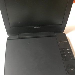 Philips PD9000/37: 9" LCD Portable DVD Player, 5 Hour Battery - White/Black